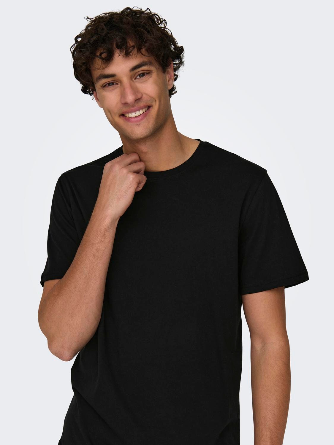 ONLY & SONS Long Line Fit O-hals T-skjorte -Black - 22002973