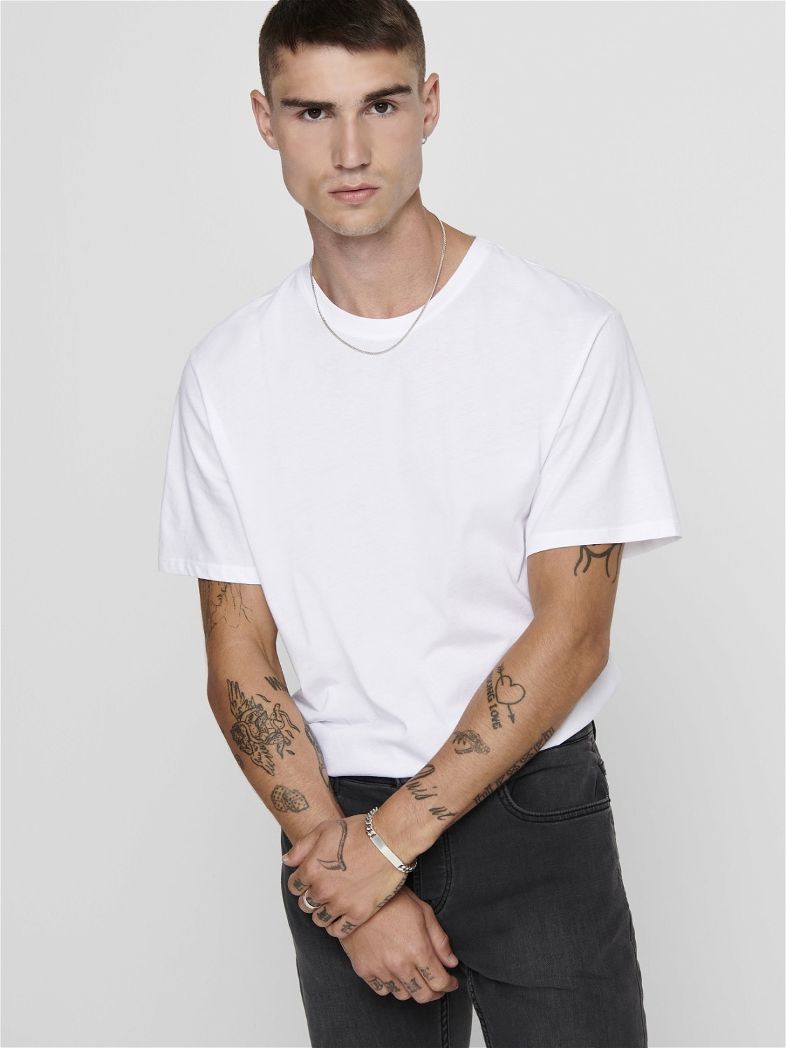 ONLY & SONS Long Line Fit Round Neck T-Shirt -White - 22002973