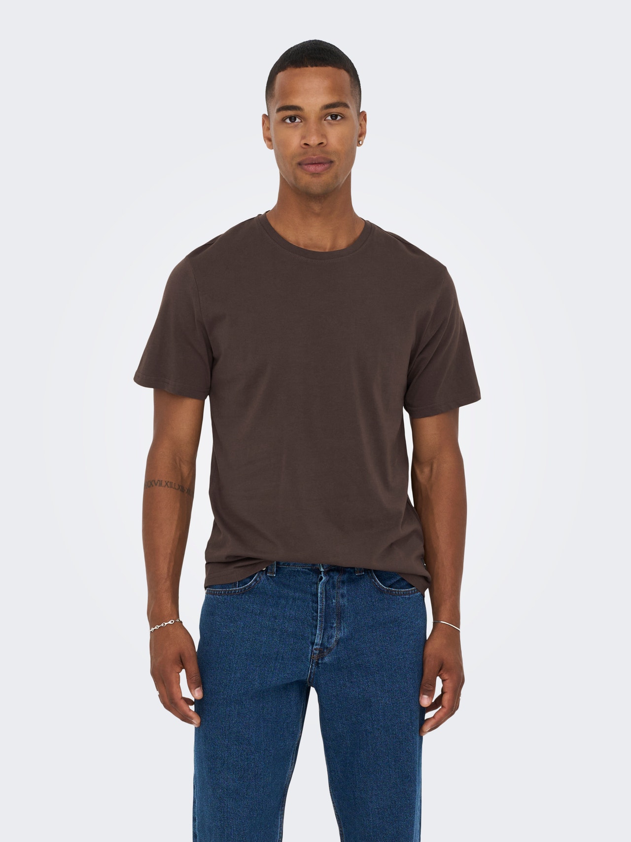 ONLY & SONS Long Line Fit O-ringning T-shirt -Seal Brown - 22002973