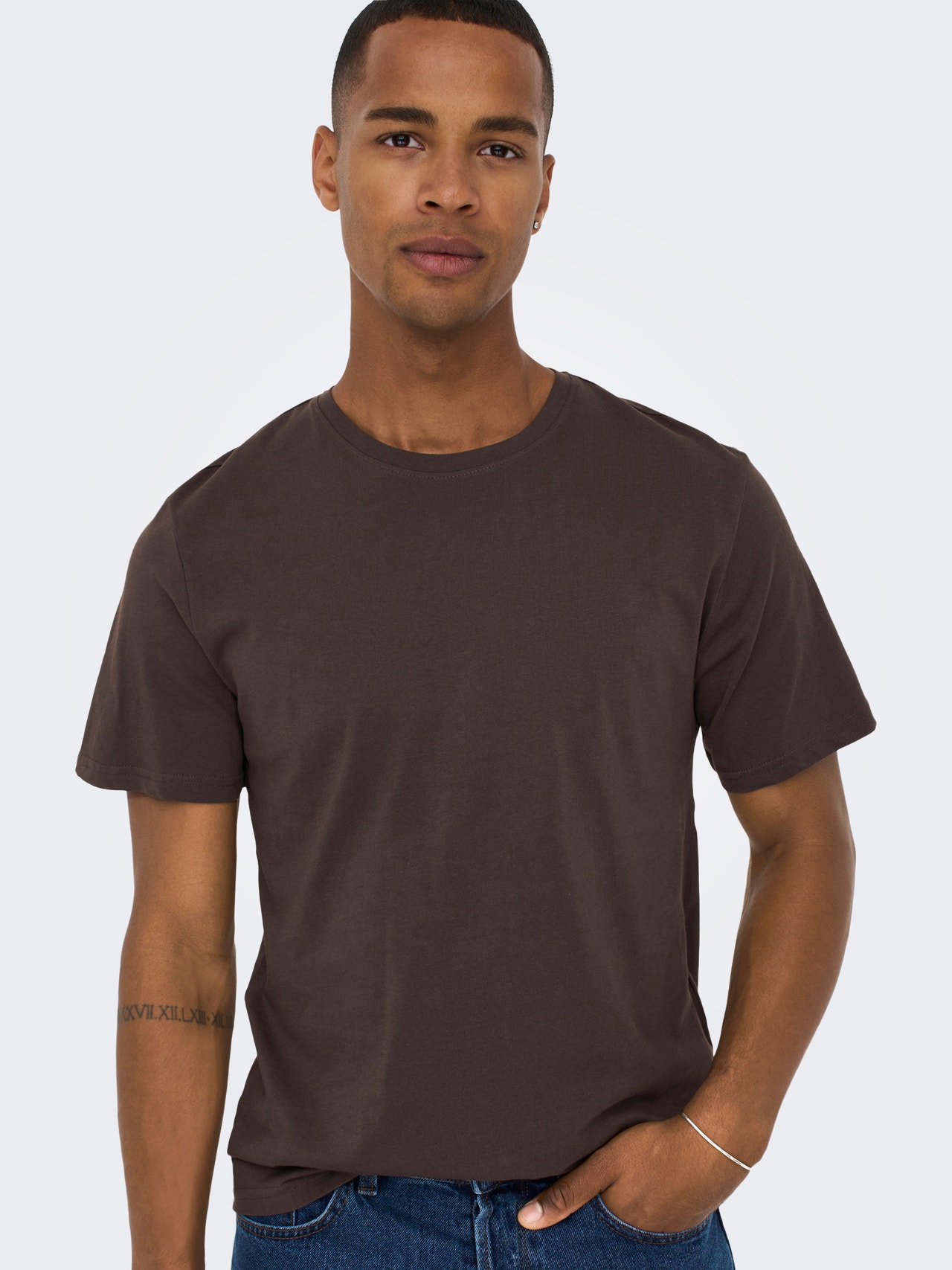 ONLY & SONS Long line fit O-hals T-shirts -Seal Brown - 22002973