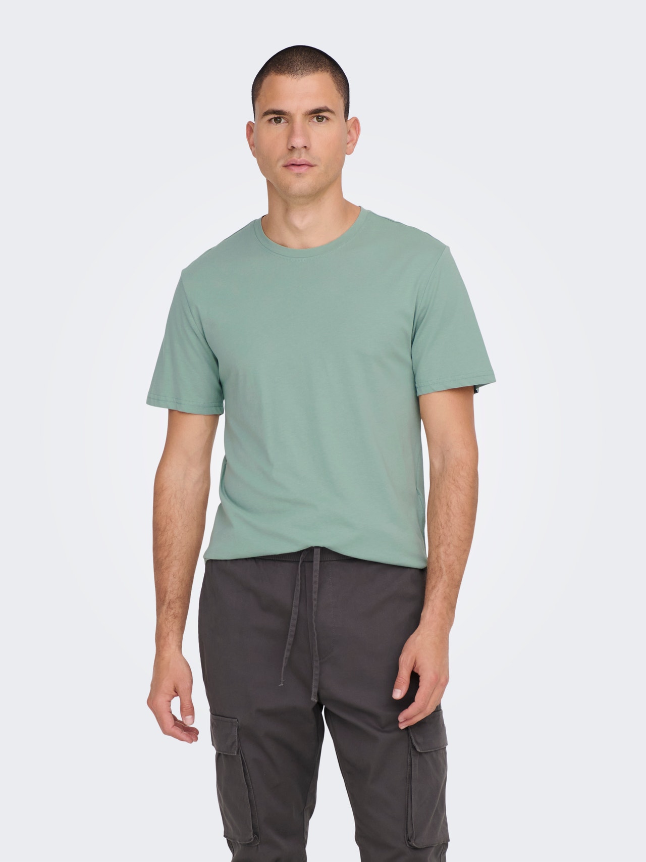 ONLY & SONS Long Line Fit O-hals T-skjorte -Chinois Green - 22002973