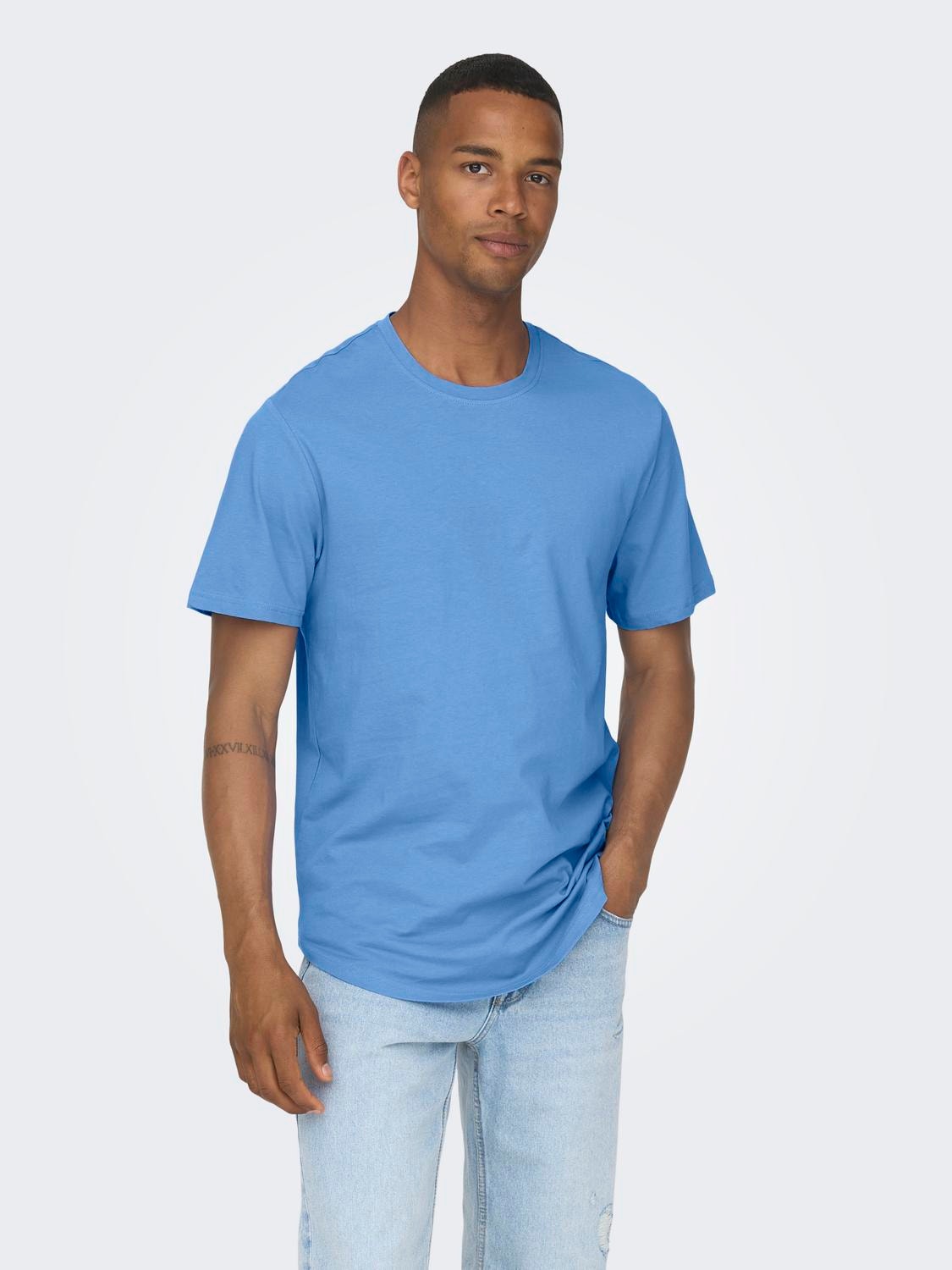 ONLY & SONS Long Line Fit Round Neck T-Shirt -Marina - 22002973