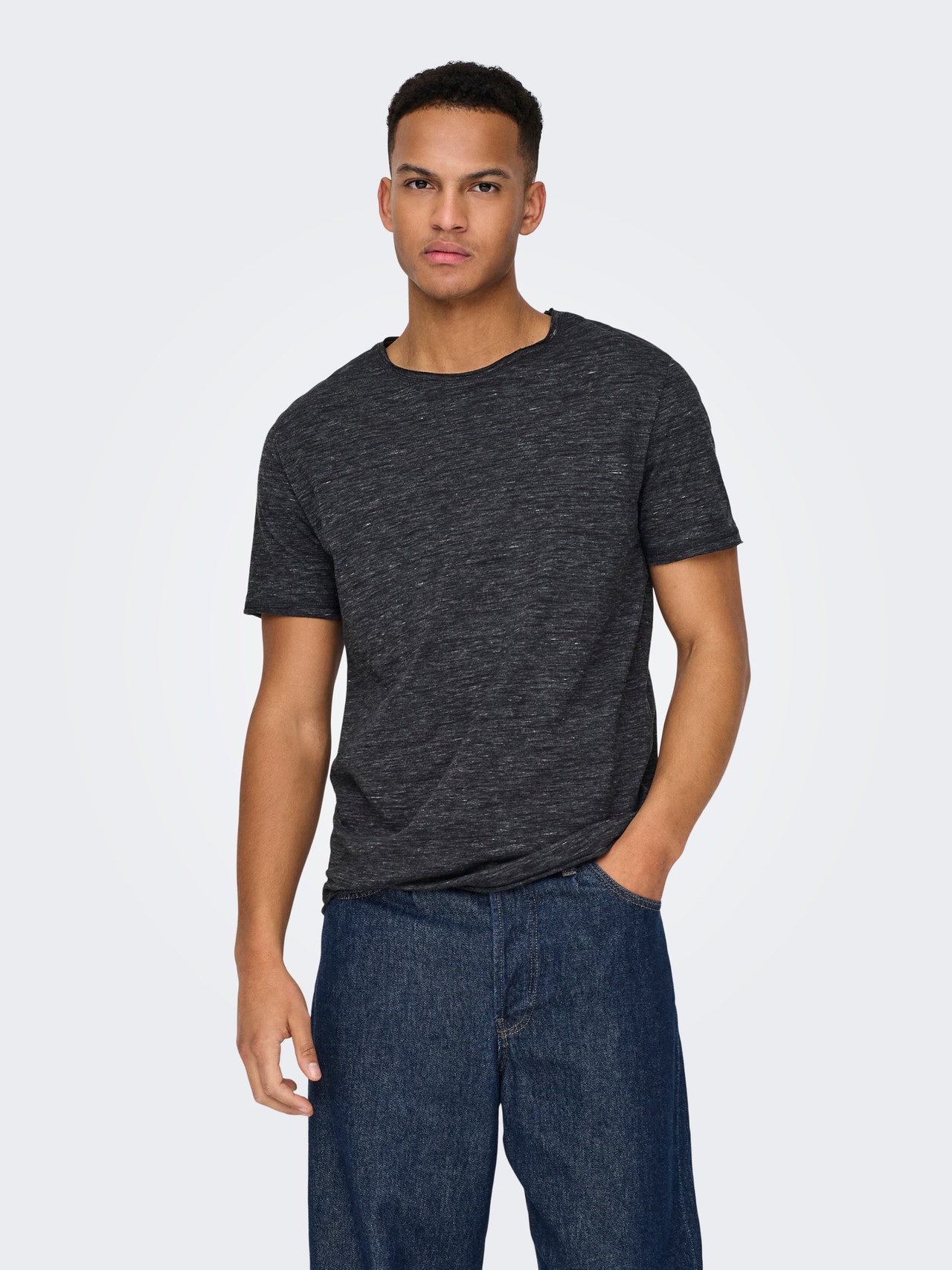 ONLY & SONS Regular Fit Round Neck T-Shirt -Black - 22005108