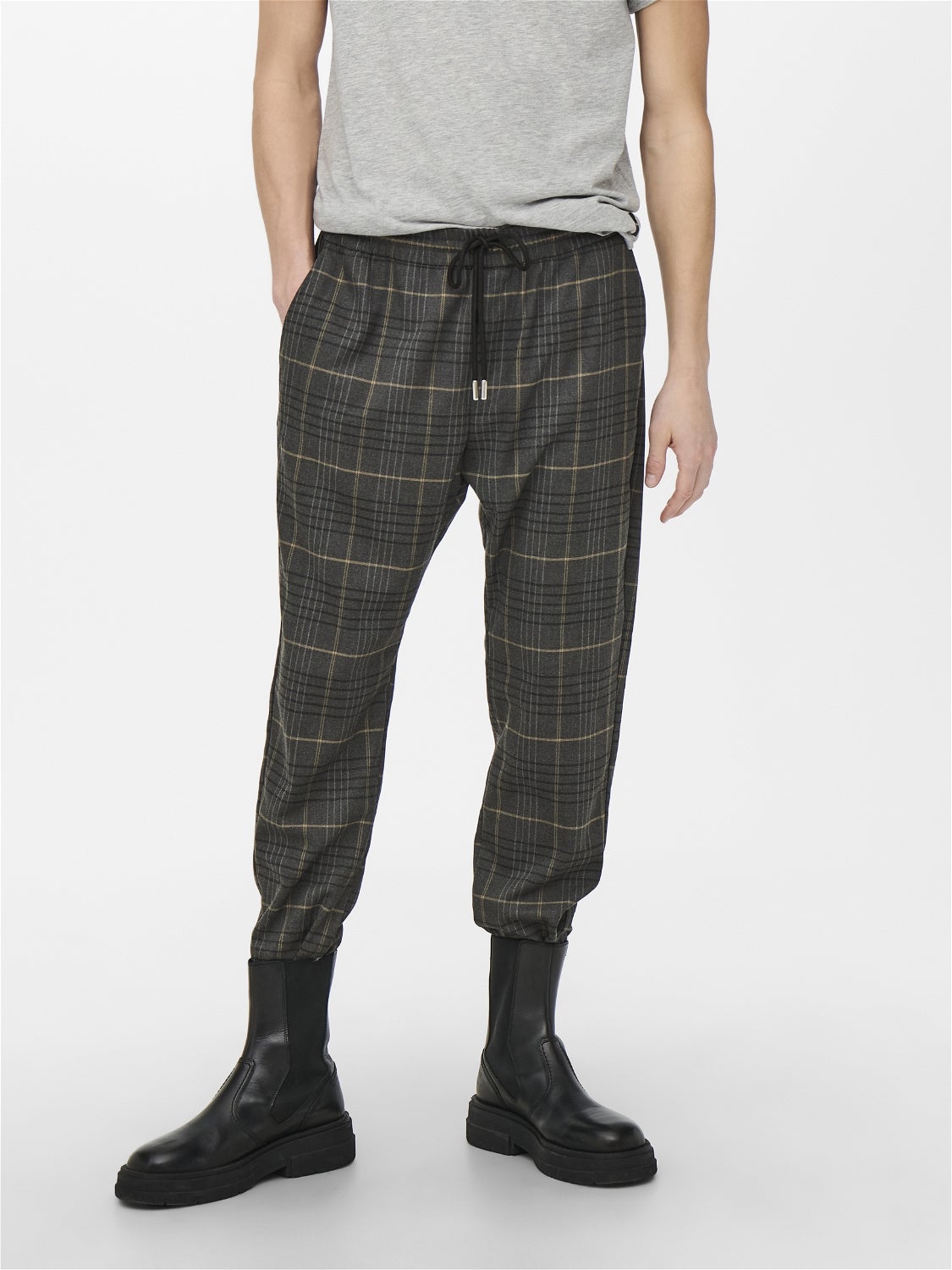Buy Men Black Check Slim Fit Formal Trousers Online  677021  Peter England