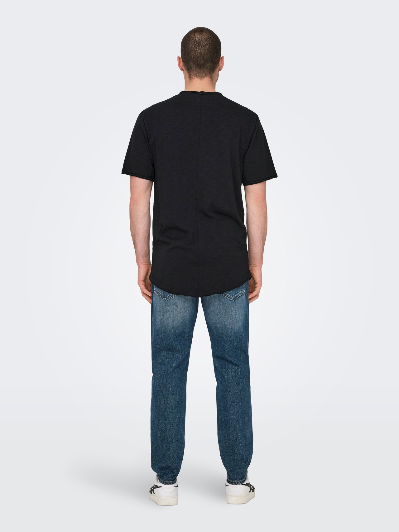 ONLY & SONS Long Line Fit Round Neck T-Shirt -Black - 22017822
