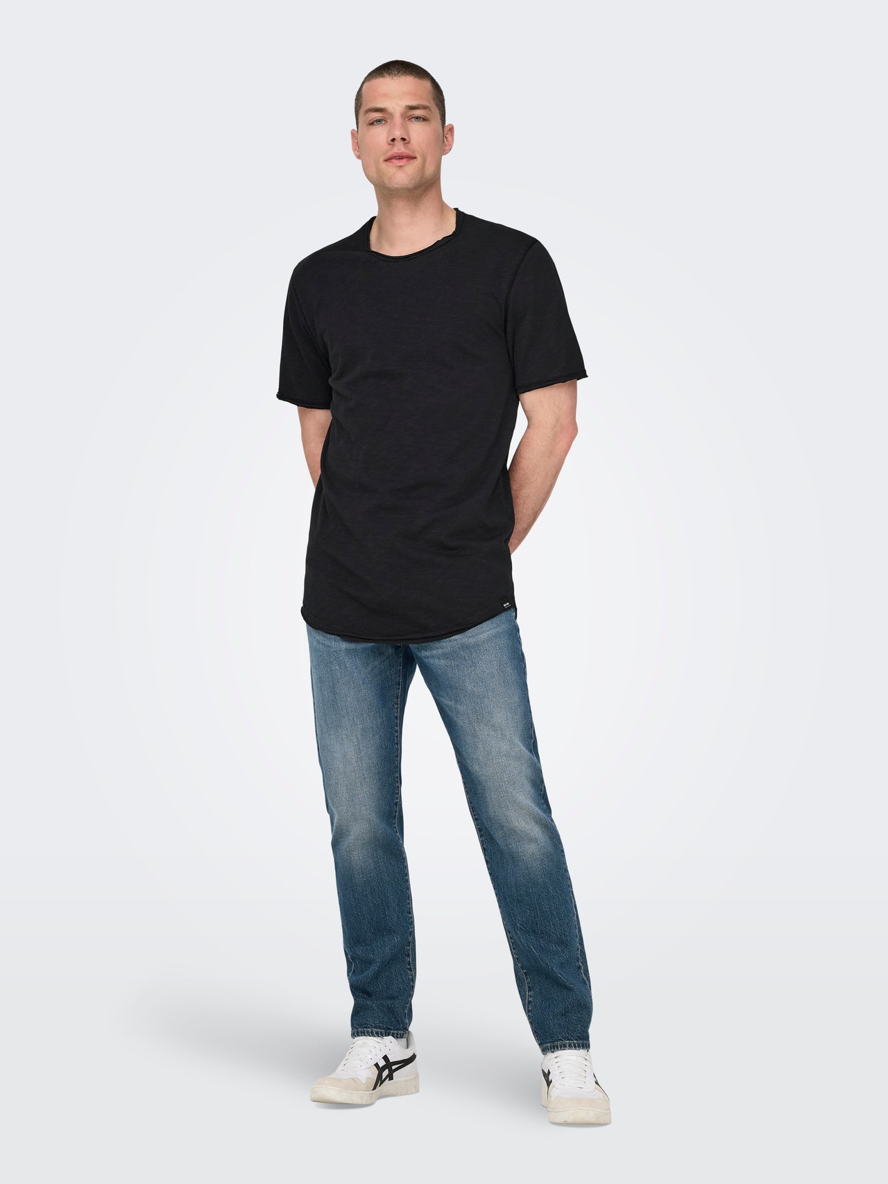 ONLY & SONS Long Line Fit Round Neck T-Shirt -Black - 22017822