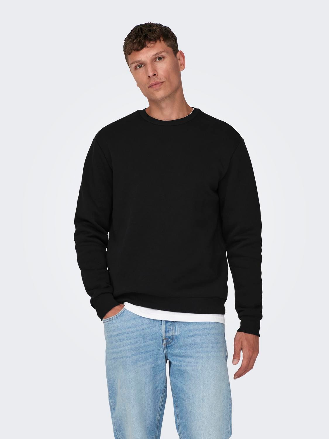 ONLY & SONS Regular Fit Round Neck Sweatshirt -Black - 22018683
