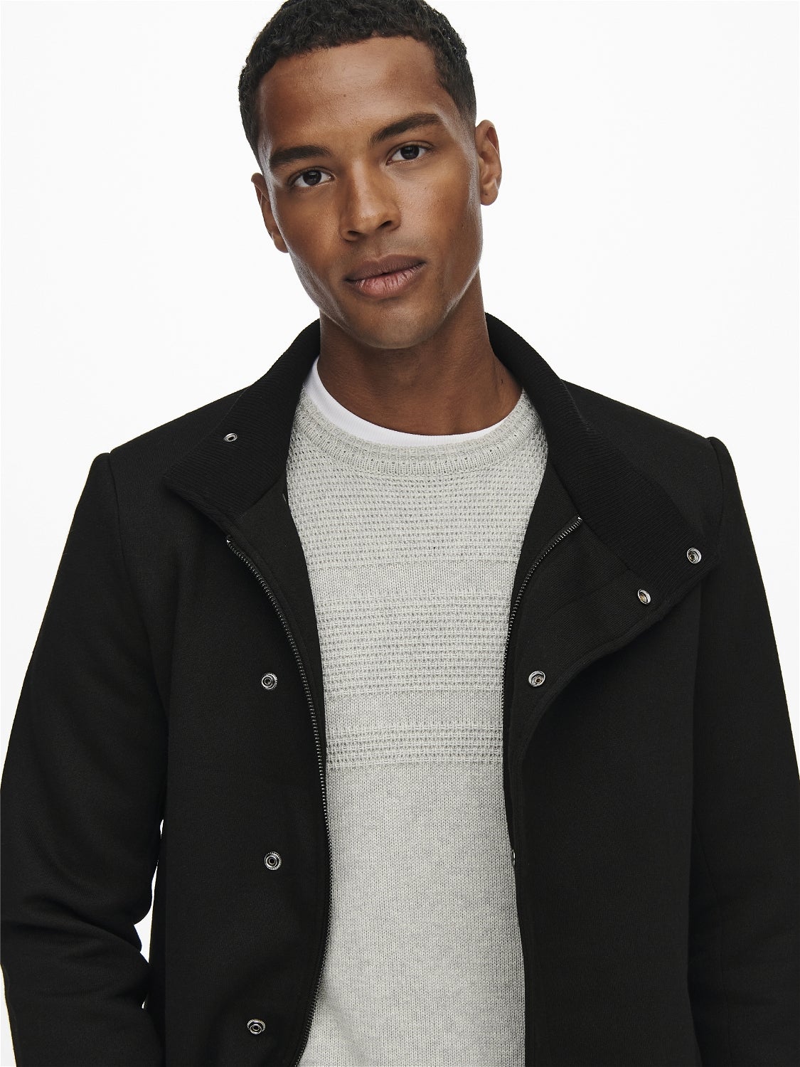 High neck clearance peacoat