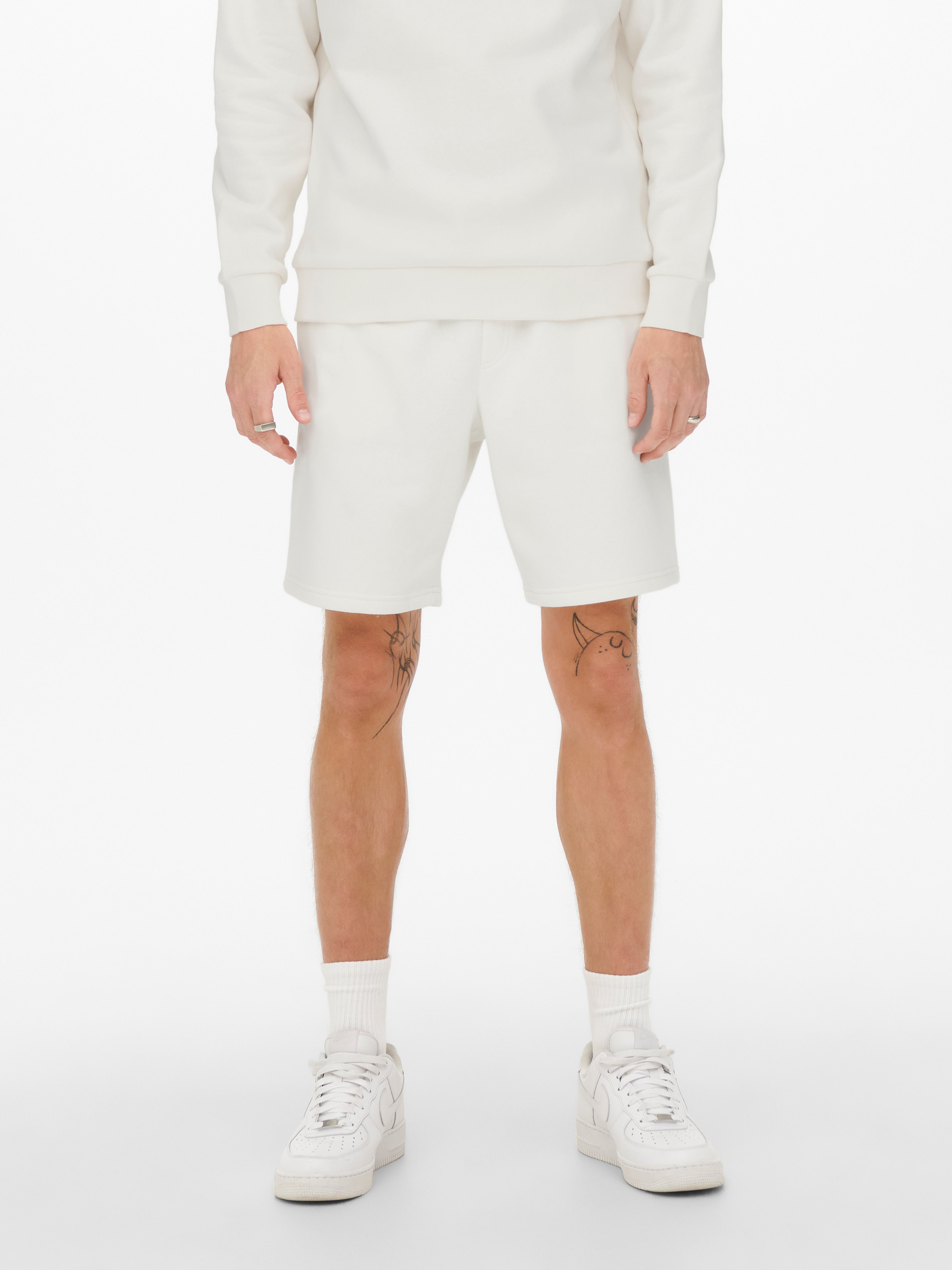 Solid colored Sweat shorts with 30 