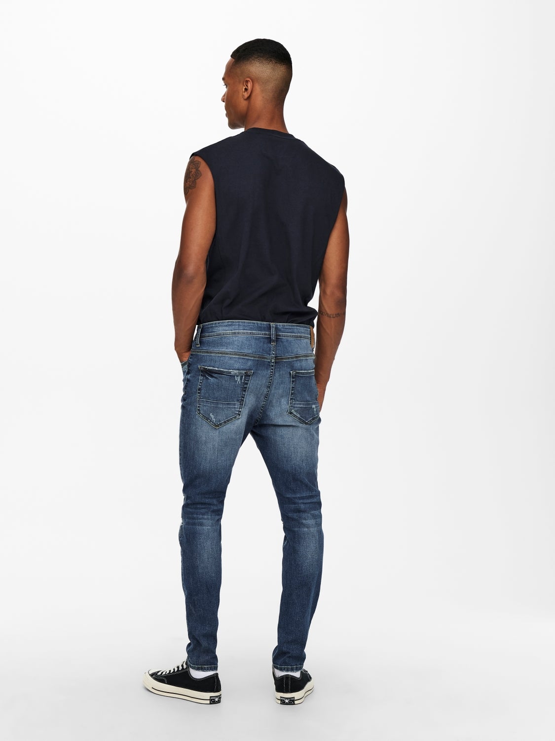 Krój carrot Jeans z 50% zniżki | ONLY 