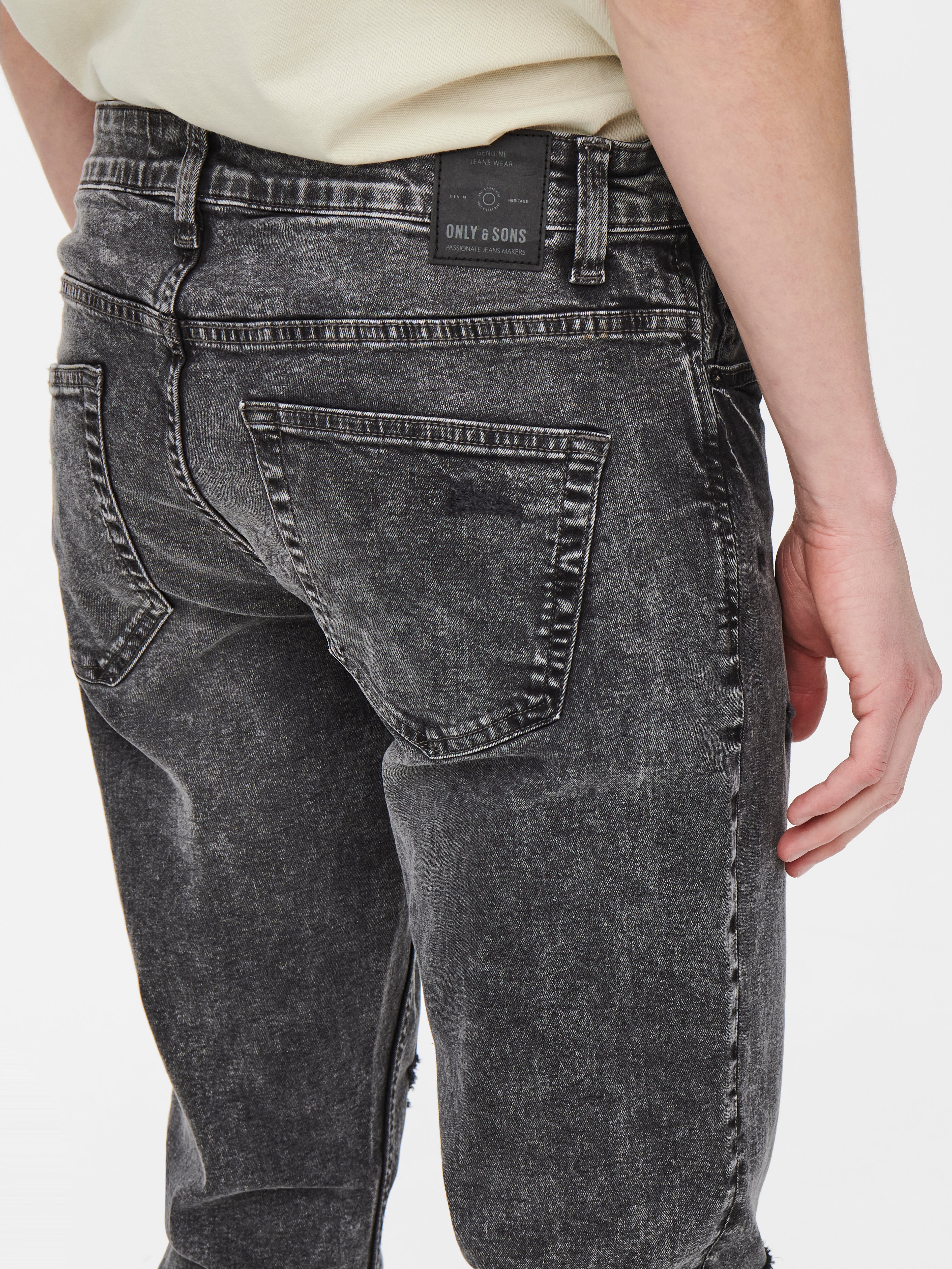 ONSLoom grey Slim fit jeans 30% alennuksella | ONLY \u0026 SONS®