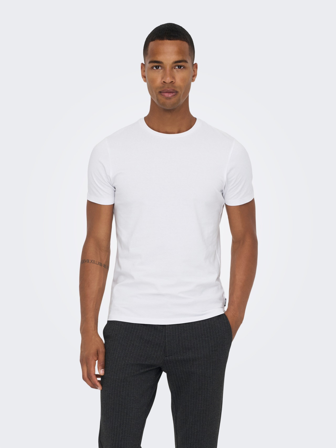 tendens Officer strøm Slim Fit O-Neck T-Shirt | White | ONLY & SONS®