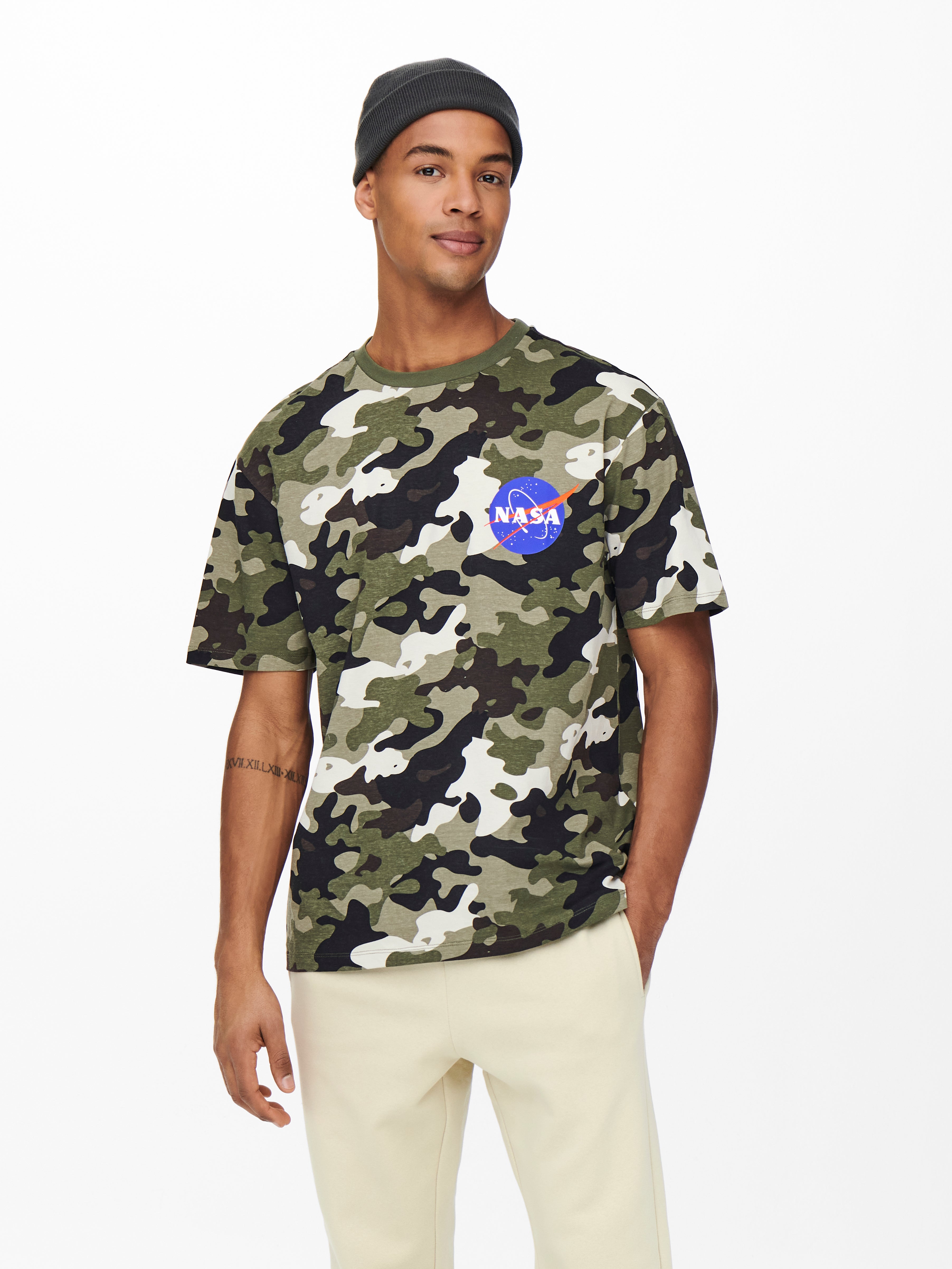 NASA printed T-shirt with 40% discount 