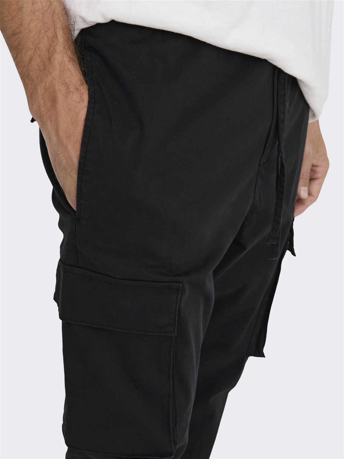 ONLY & SONS Tapered Fit Trousers -Black - 22022366