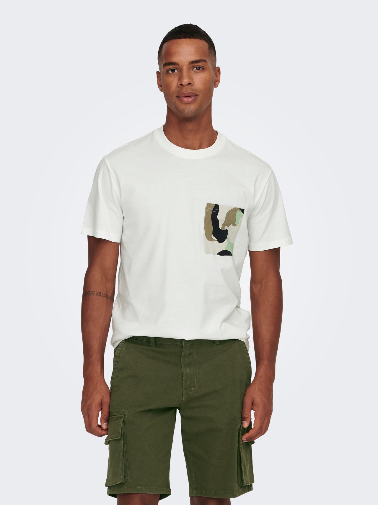 ONLY & SONS O-neck t-shirt with chest pocket -Cloud Dancer - 22024803