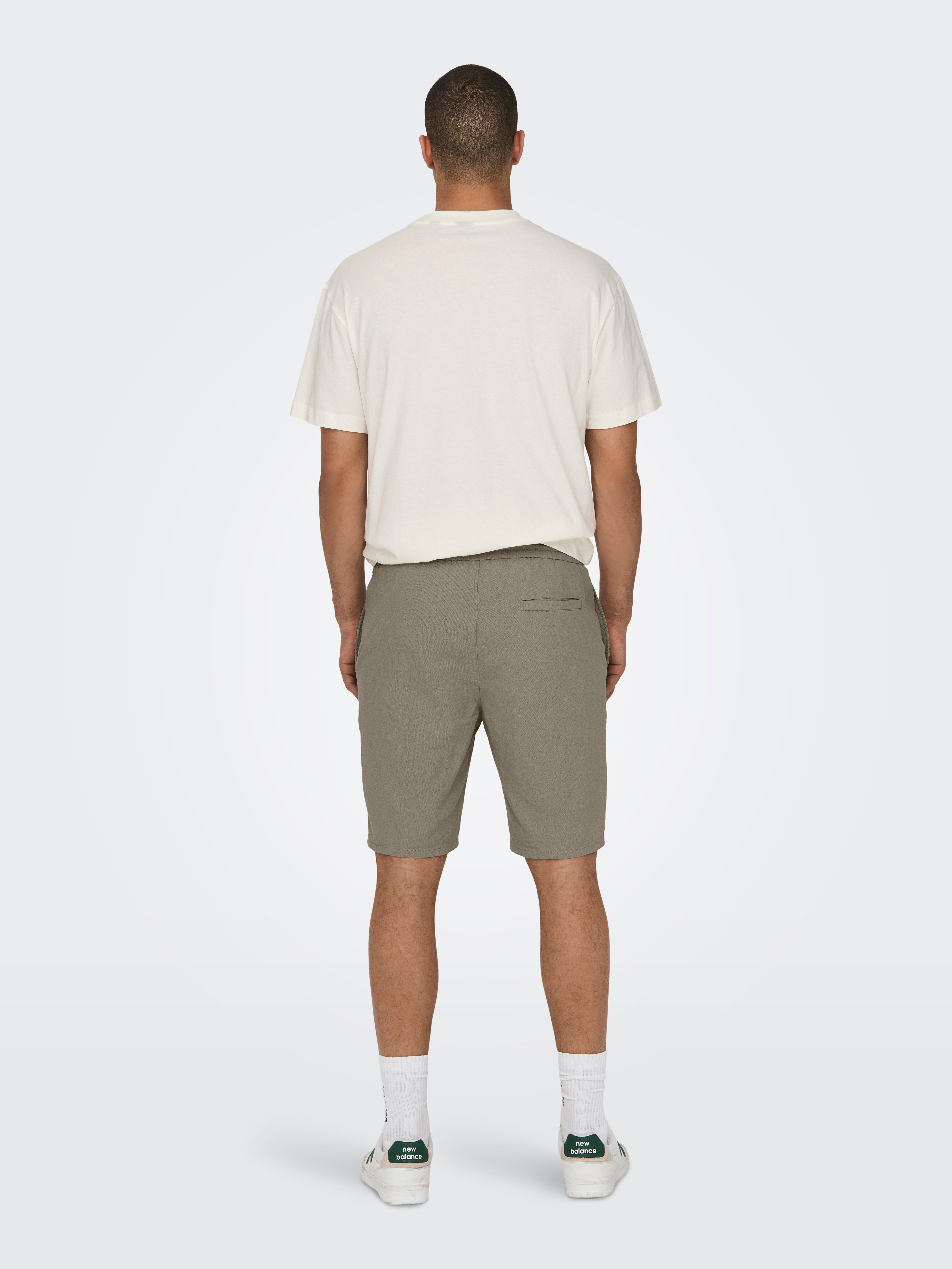 Regular Fit chino shorts met zakken voor heren in Grijs - REGULAR FIT Regular Fit chino shorts met zakken voor heren in Grijs - REGULAR FIT
