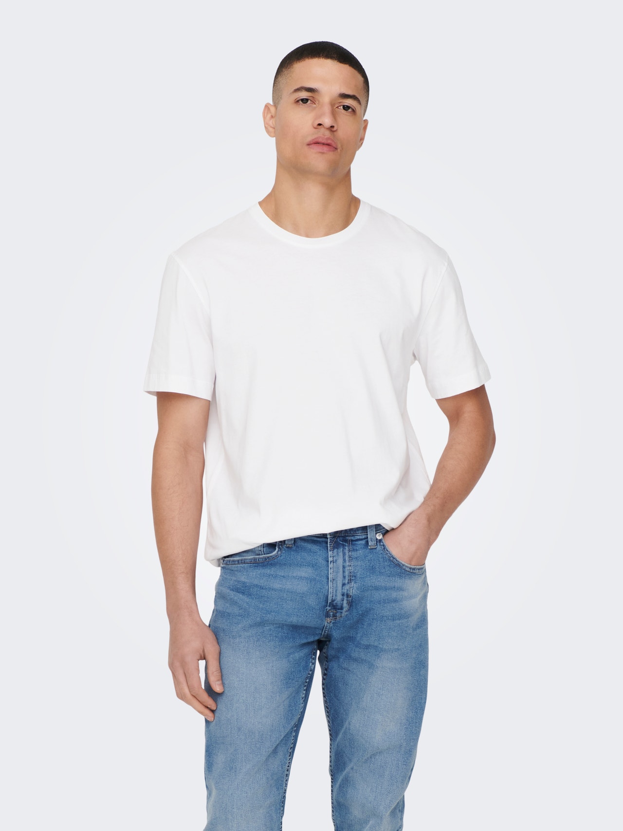 ONLY & SONS Regular Fit Round Neck T-Shirt -White - 22025208