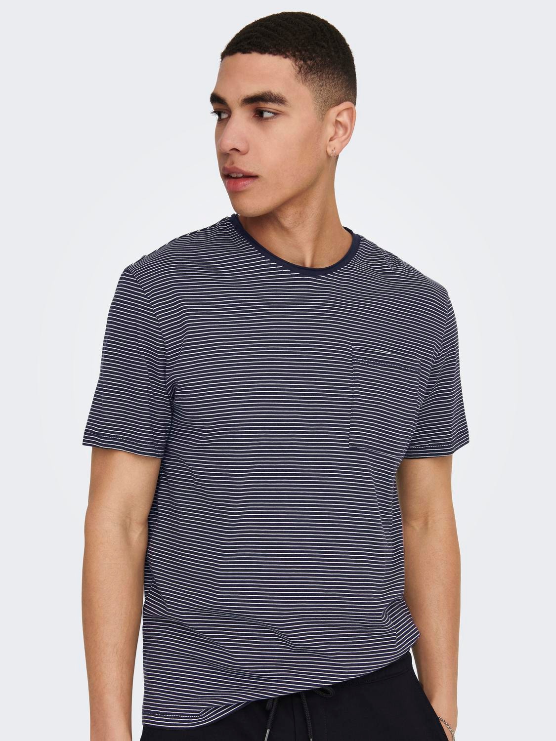 ONLY & SONS Striped o-neck with chest pocket -Dark Navy - 22025680