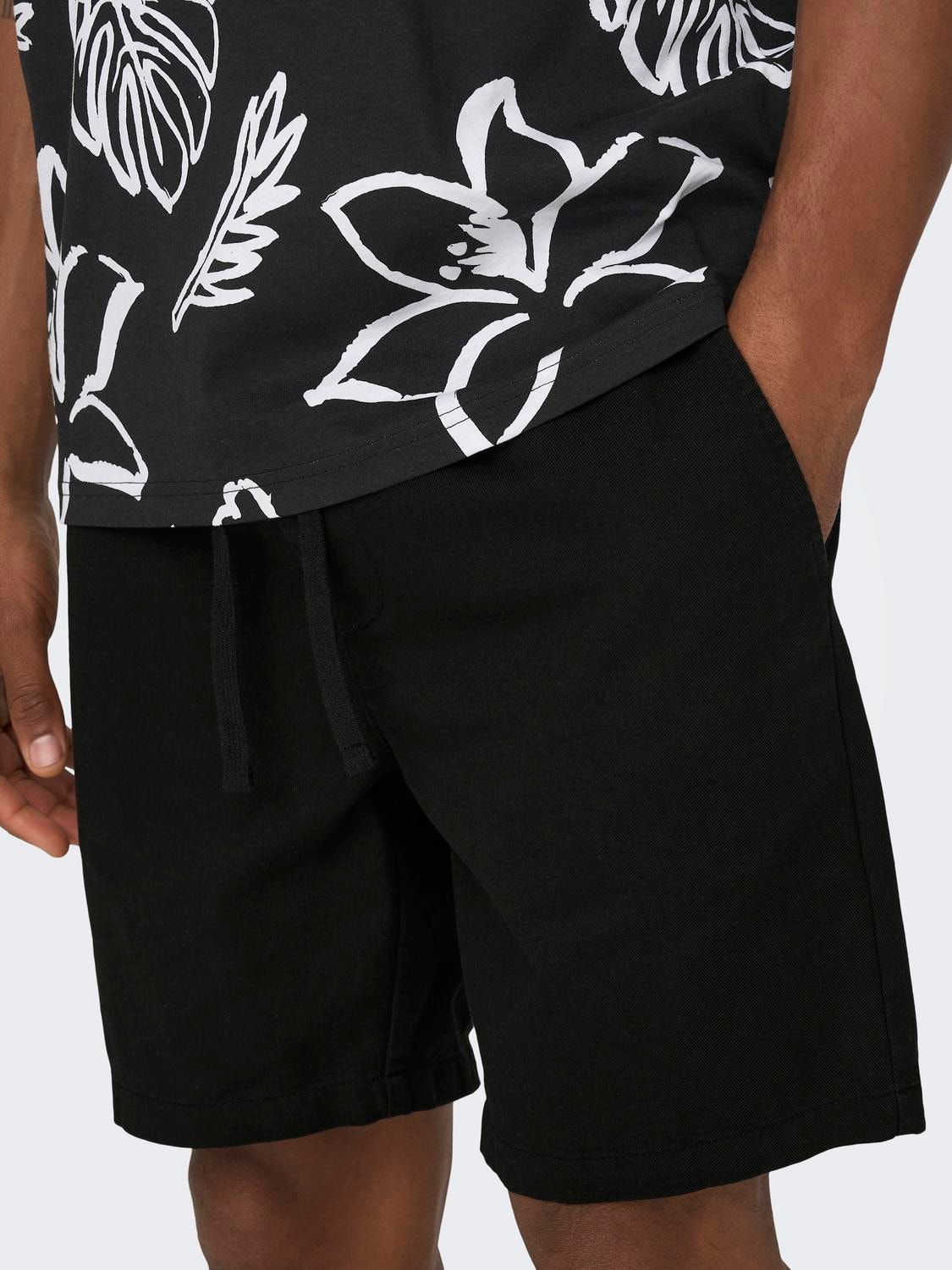 ONLY & SONS Shorts with mid waist -Black - 22025790
