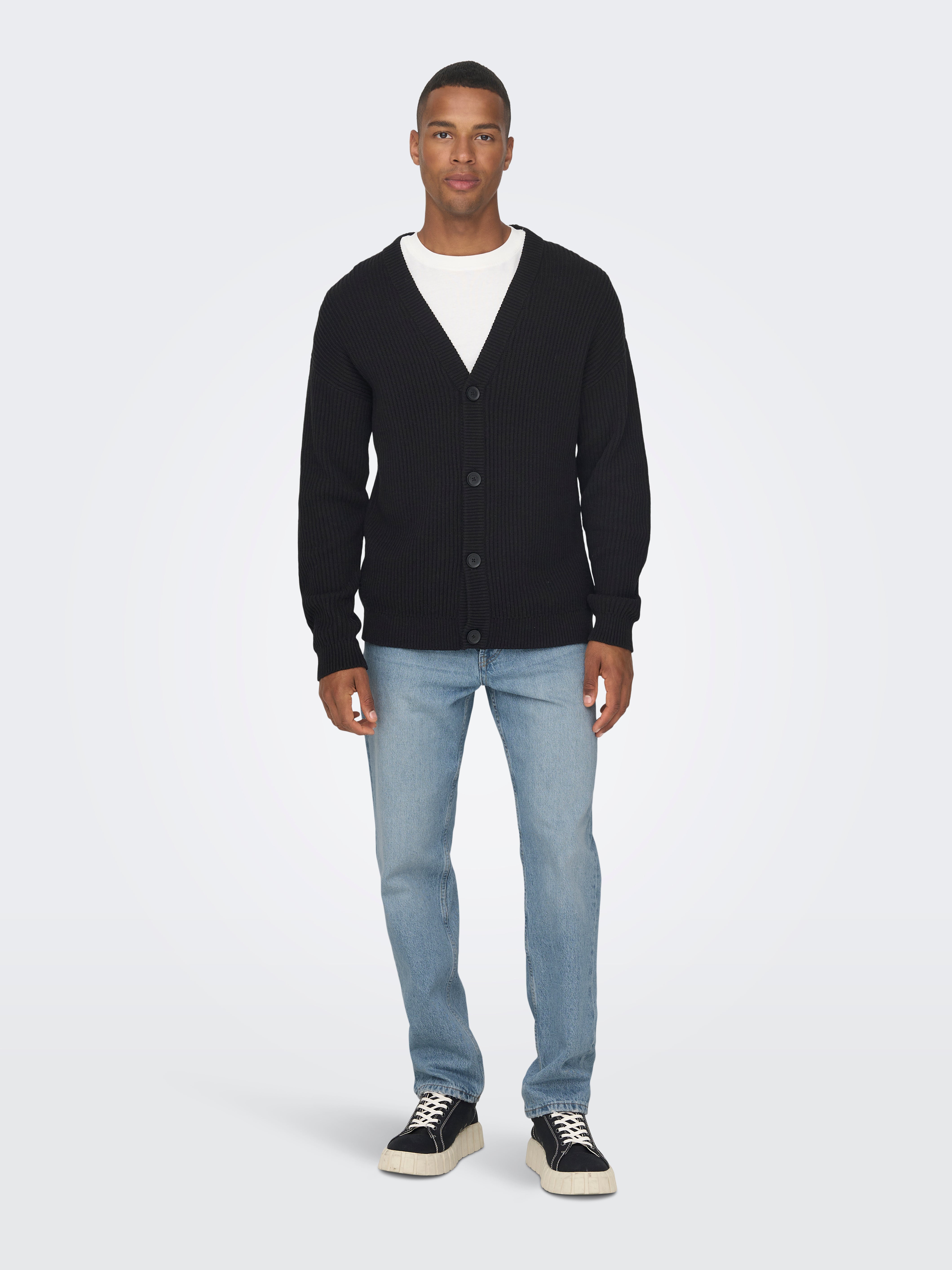 デニム・ジーパン   Here is a low rise straight fit light blue Ital Low Rise Straight Fit