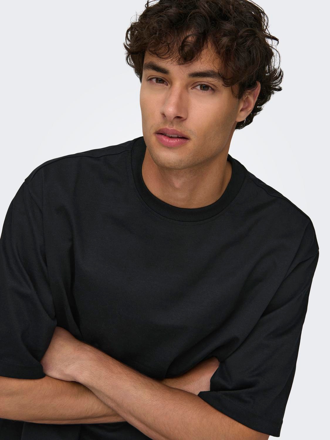 ONLY & SONS Oversize Fit Round Neck T-Shirt -Black - 22027787