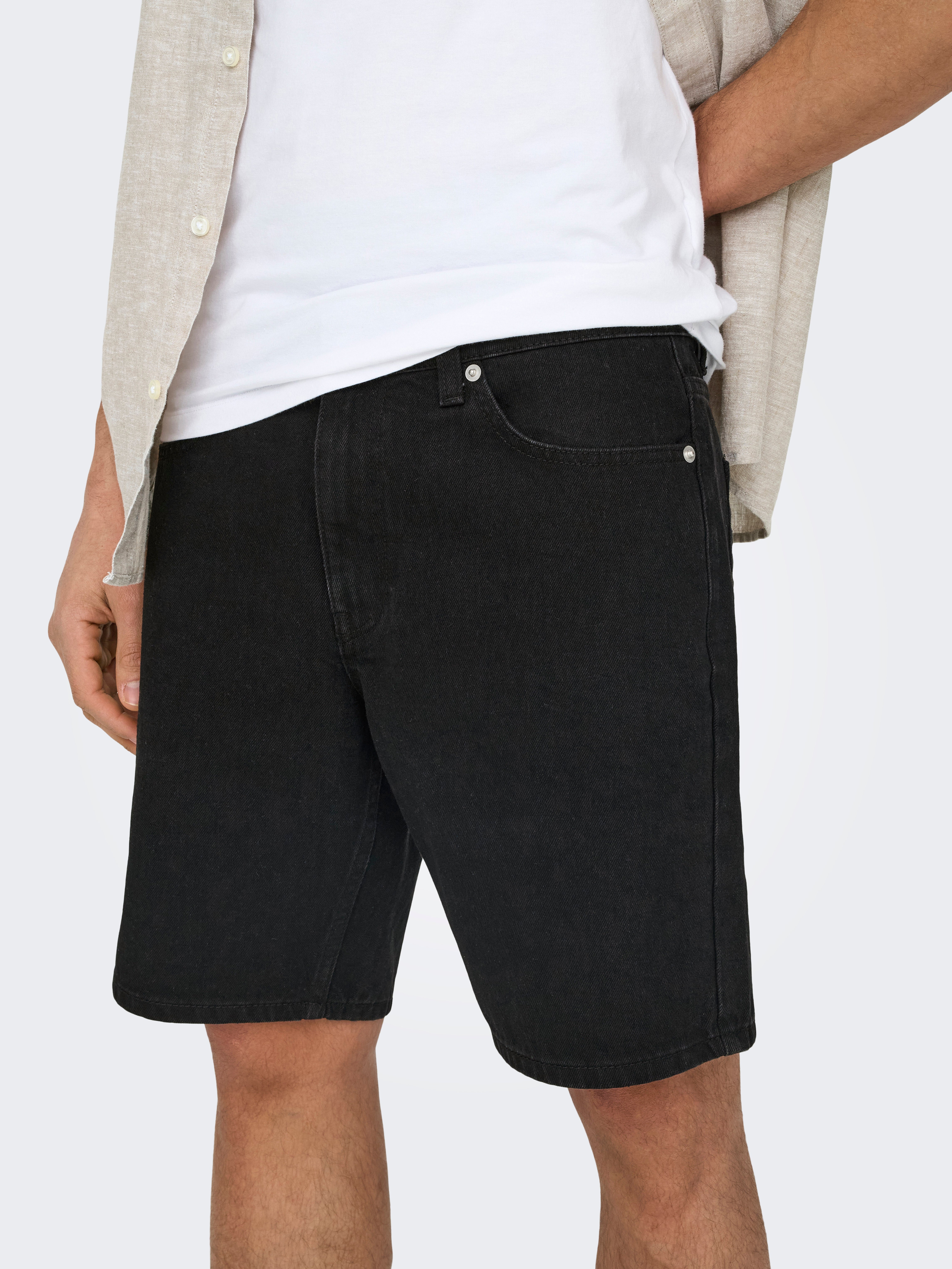 ONSEDGE Mid waist Regular Fit Shorts | Black | ONLY & SONS®
