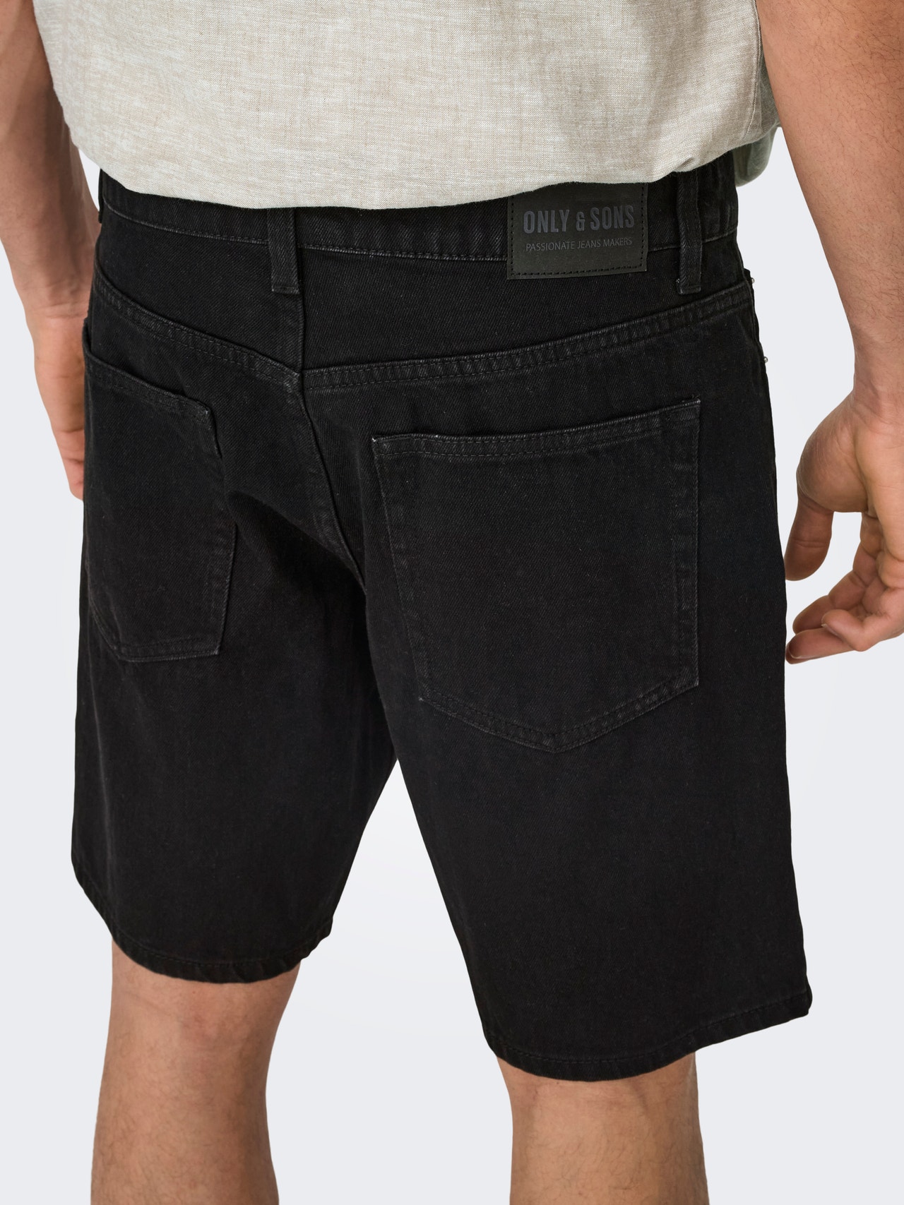 ONLY & SONS Denim shorts with mid waist -Black Denim - 22028012