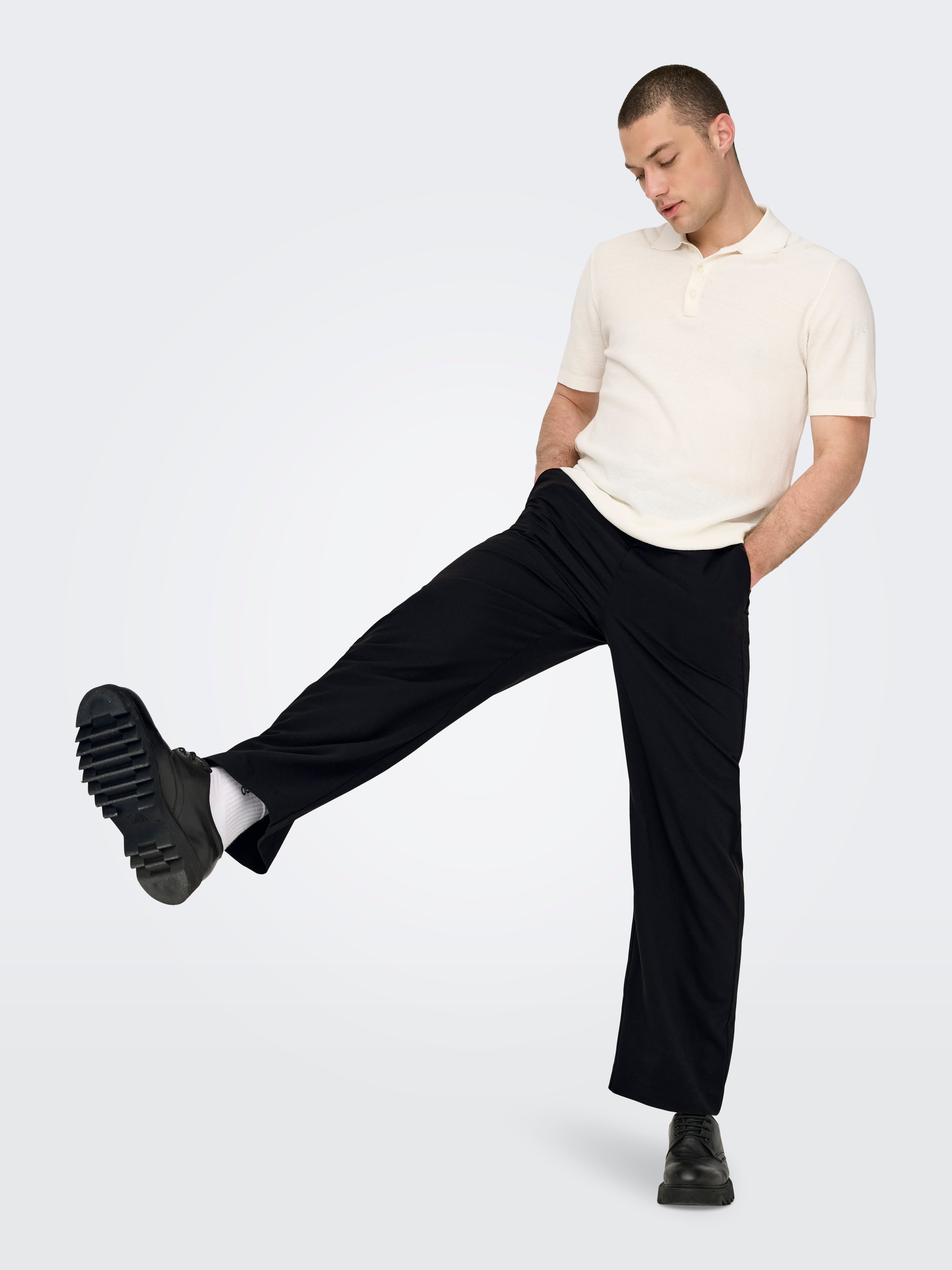 ONSBOB-LE Tailored Trousers | Black | ONLY & SONS®