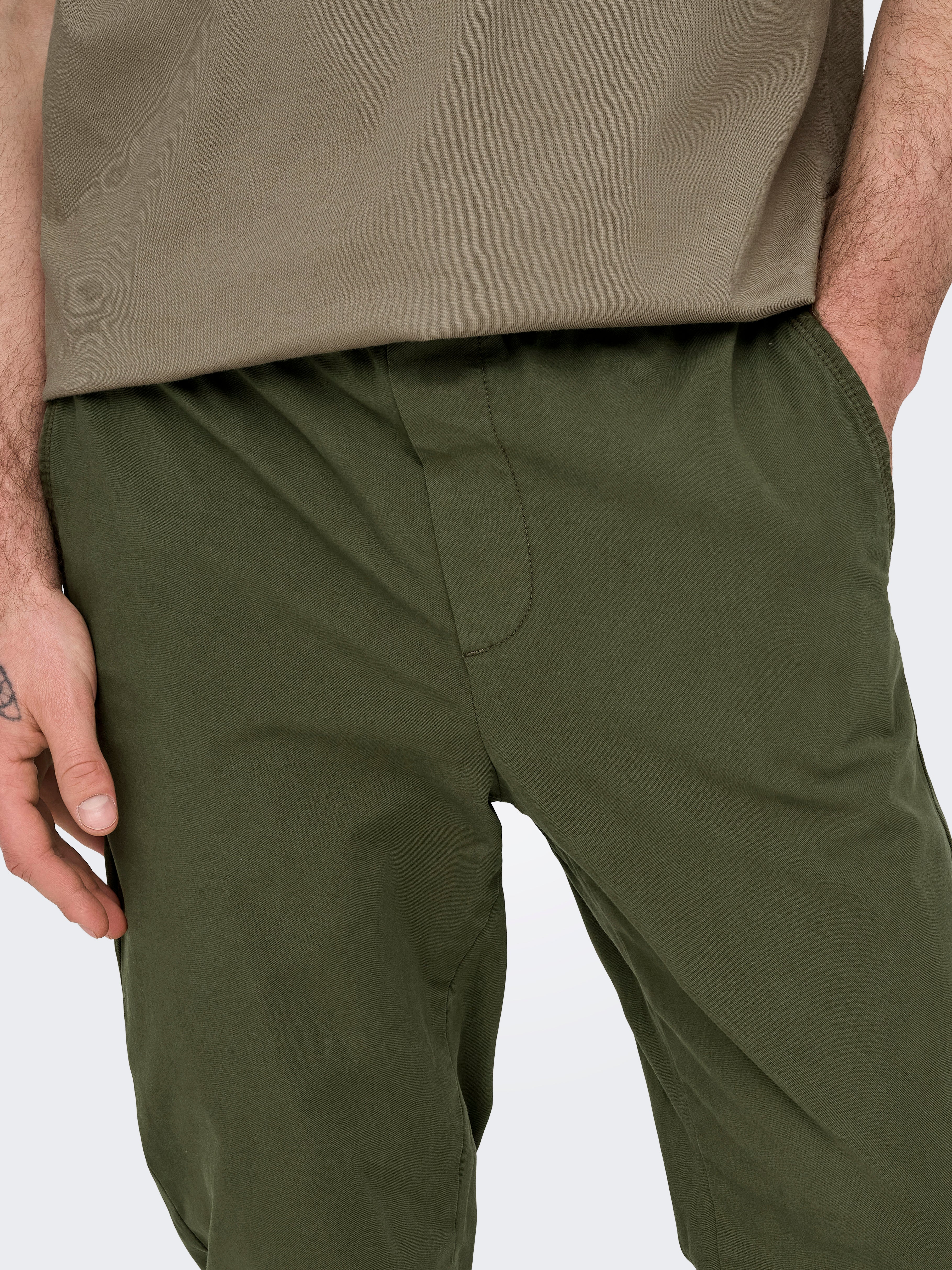 ONSLINUS Tapered Fit Trousers | Dark Green | ONLY & SONS® ONSLINUS Tapered Fit Trousers | Dark Green | ONLY & SONS®